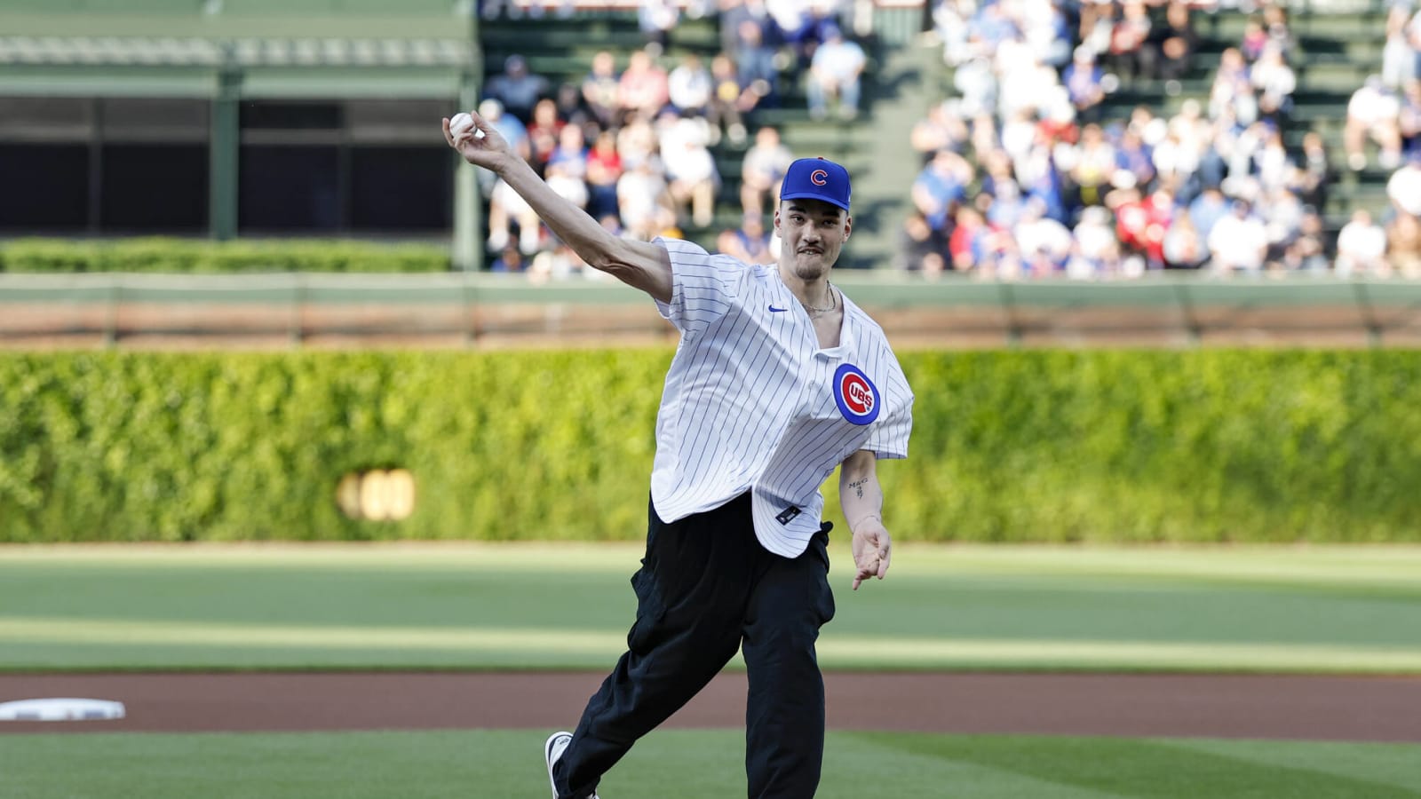 Purdue Boilermakers Star Zach Edey Just Threw Brutal First Pitch At Chicago Cubs Game