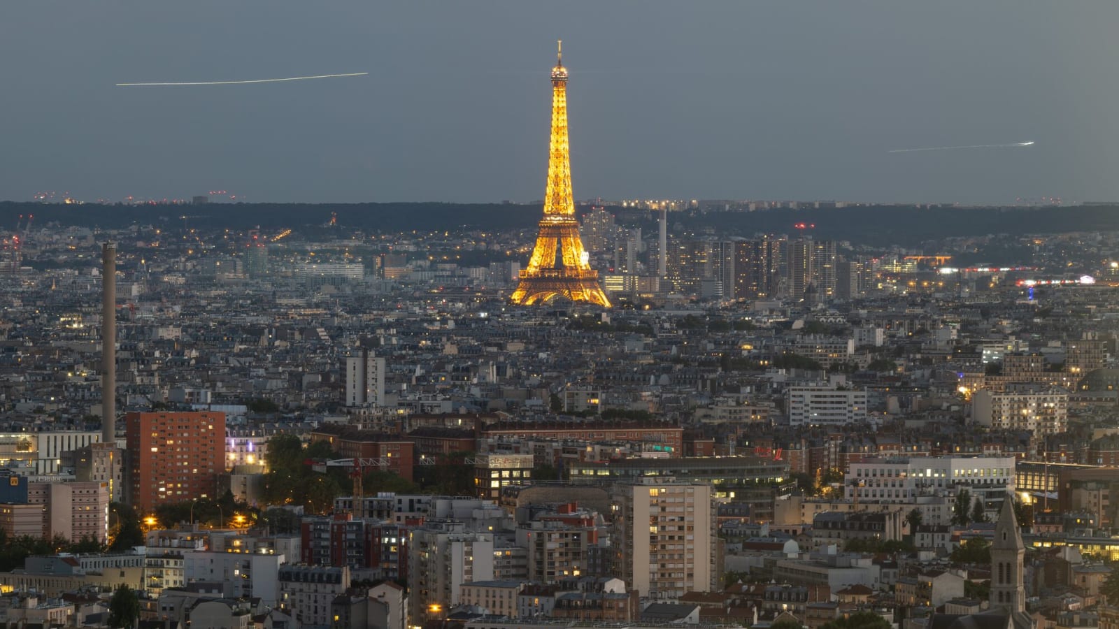 Olympics fan arrested for climbing the Eiffel Tower