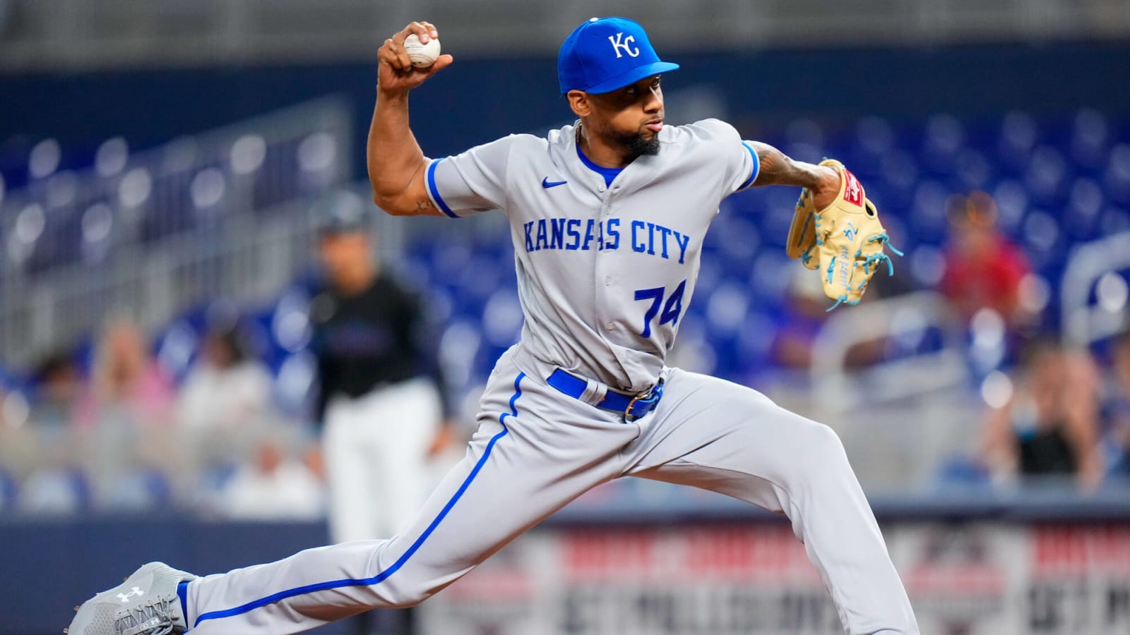 Royals Trade Jose Cuas for Former AFL MVP Nelson Velazquez