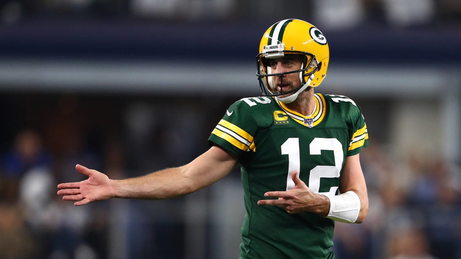 Packers QB Aaron Rodgers to hold out out of mandatory minicamp