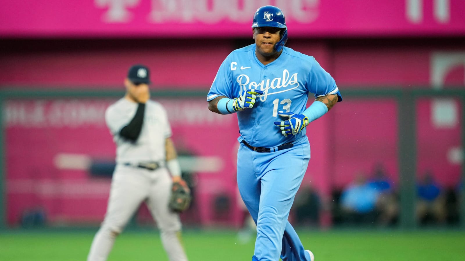 Report: White Sox 'eyeing pursuits' of Salvador Perez, Whit Merrifield