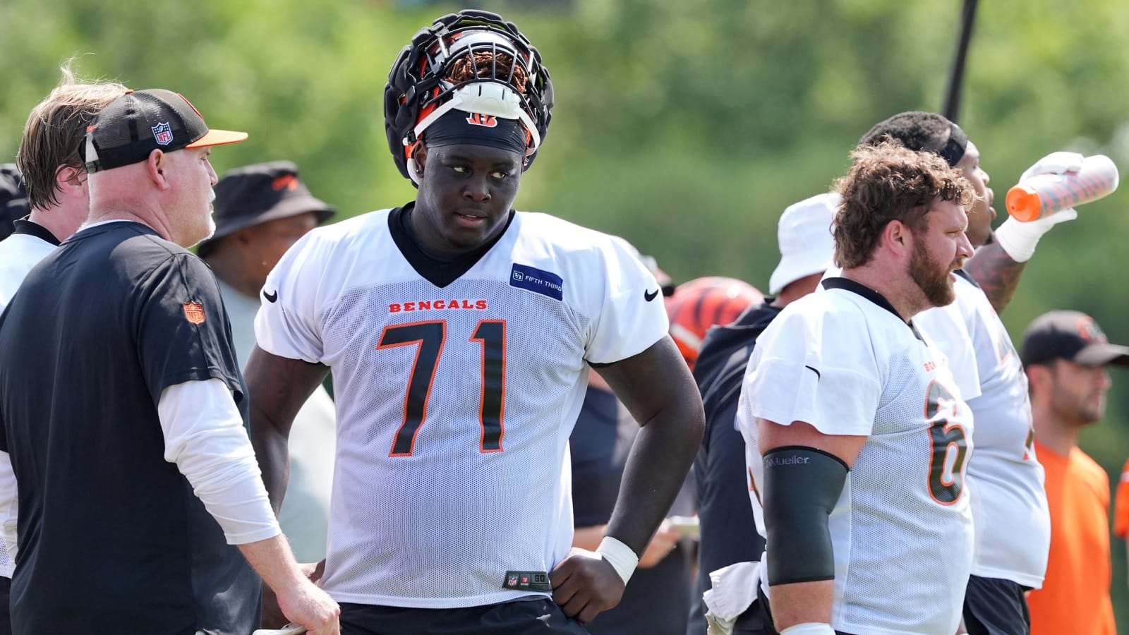 Bengals RT Amarius Mims to Miss 'Several Weeks' with Pec Injury