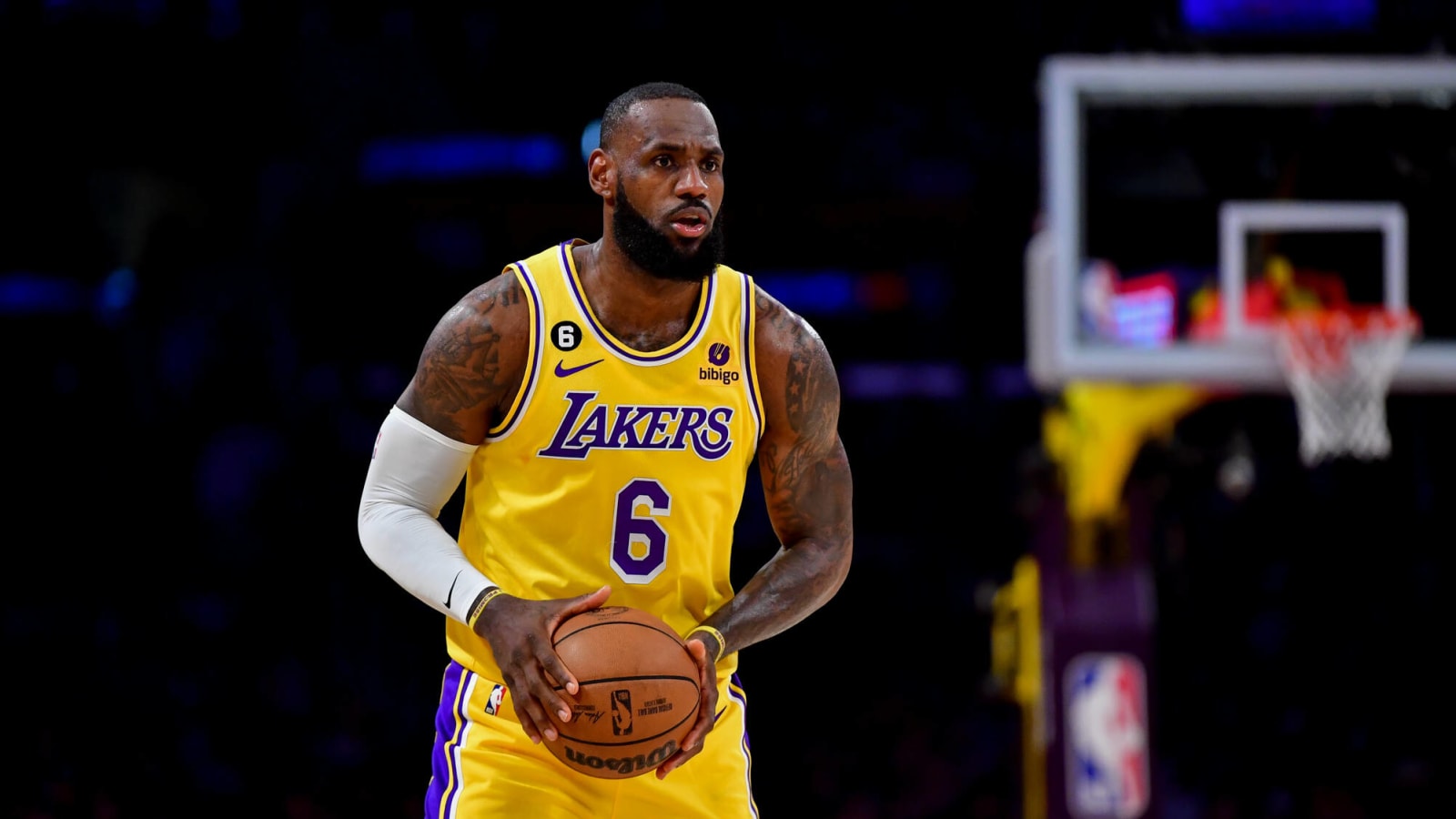 NBA exec reveals LeBron James' feelings toward D’Angelo Russell