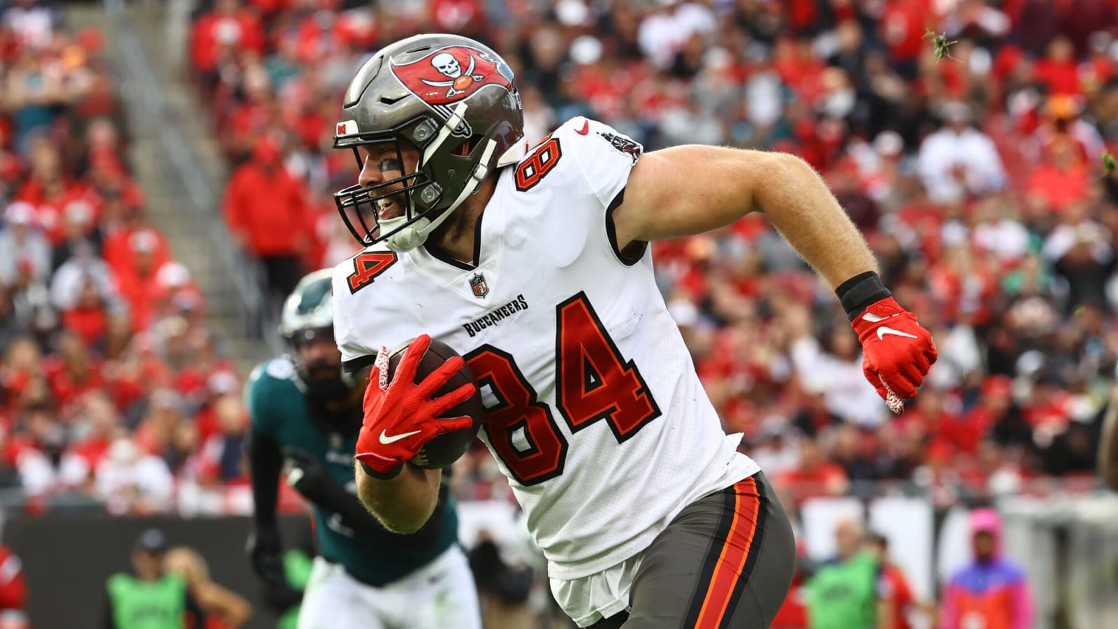 Buccaneers TE Cameron Brate leaves game on stretcher