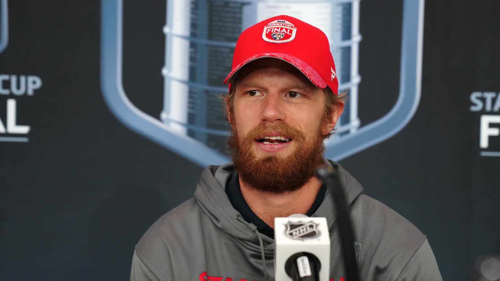 Longtime Hurricanes center announces retirement