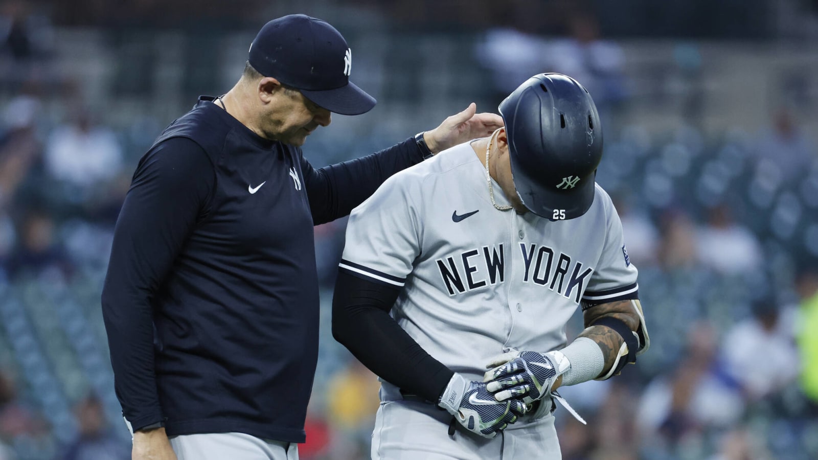 Yankees’ starting second baseman battling back injury Yardbarker