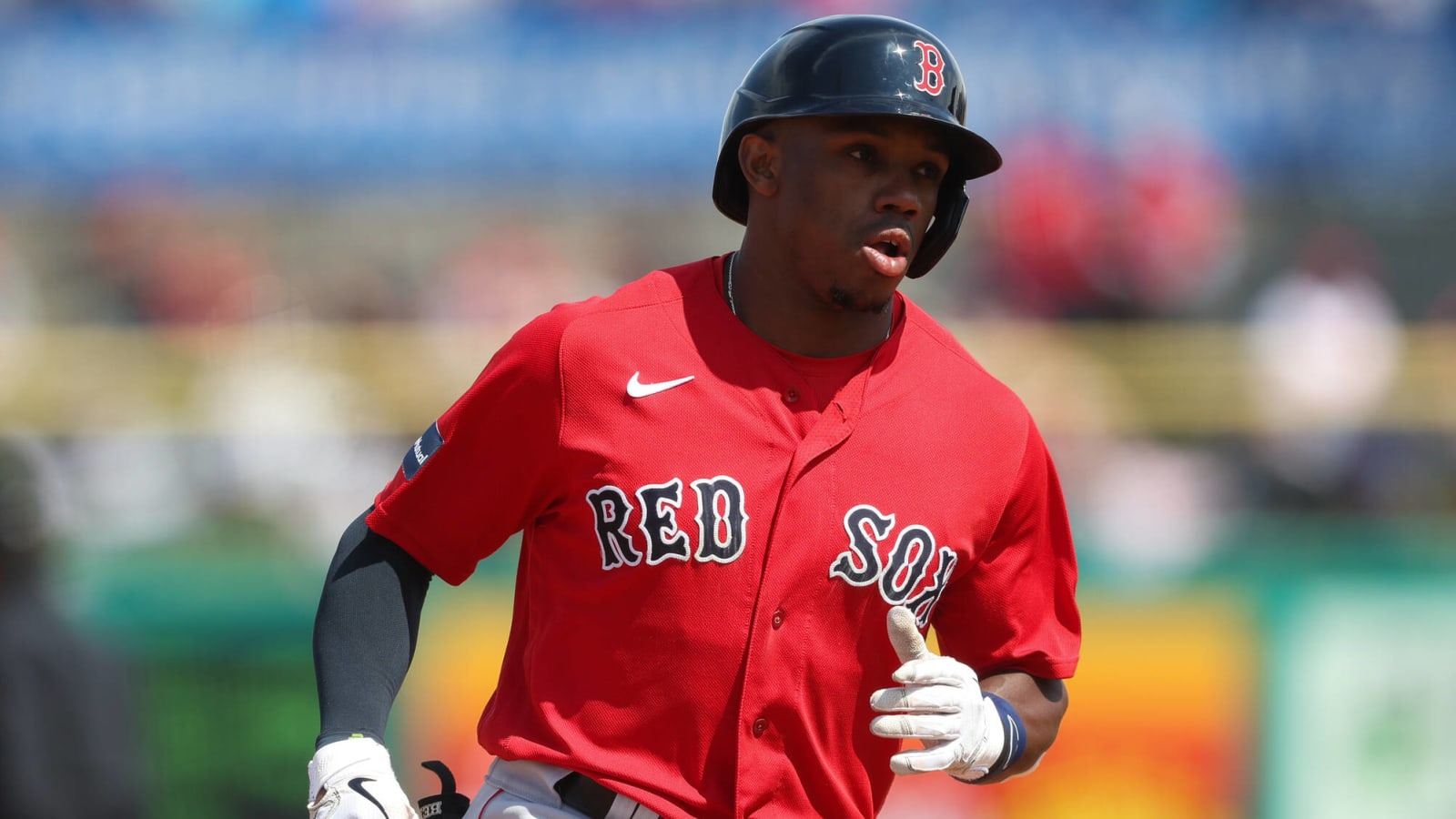 Yankees execute rare trade with Red Sox for speedy outfielder