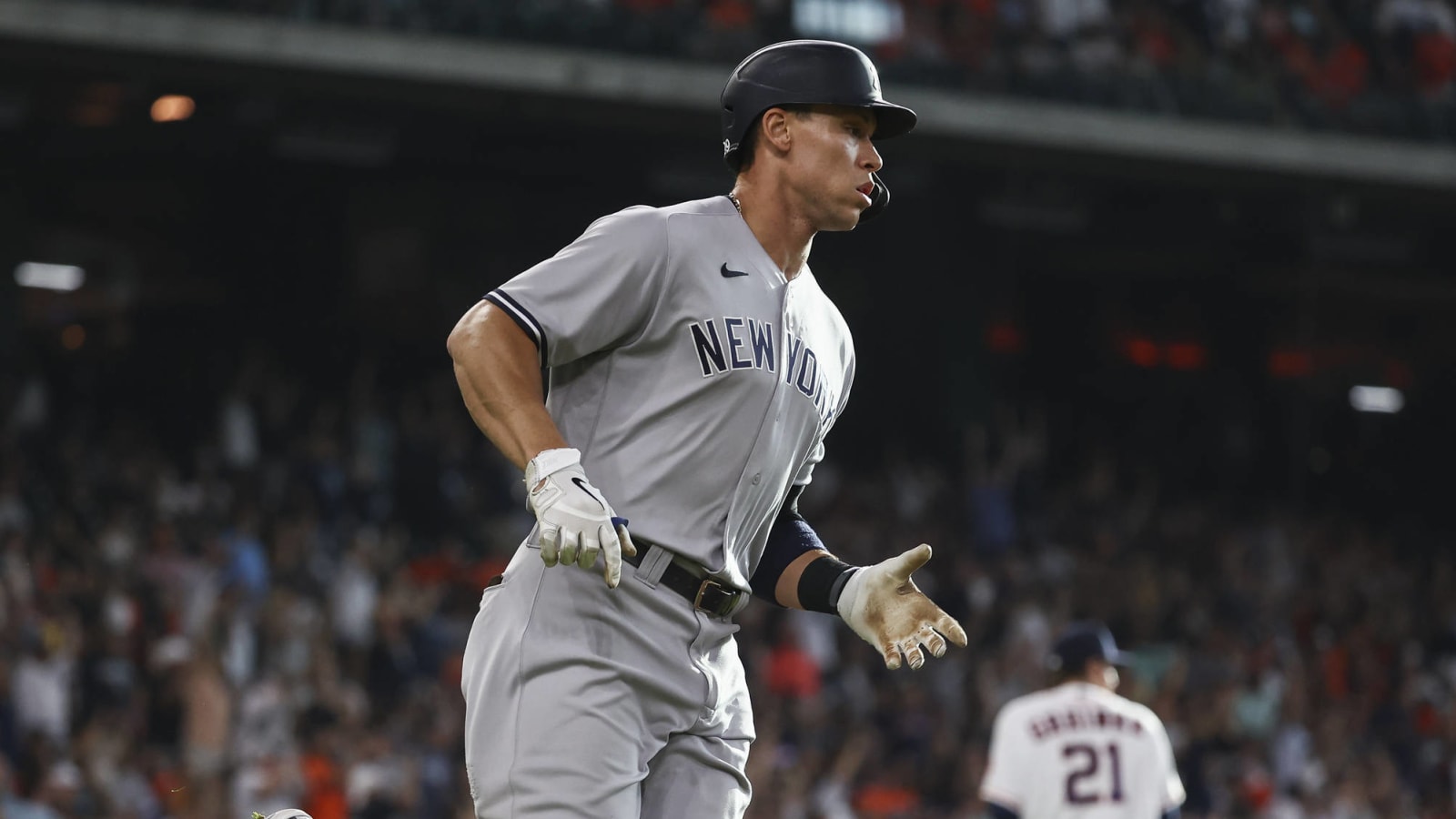 Did Aaron Judge troll Jose Altuve with jersey move during home run trot?