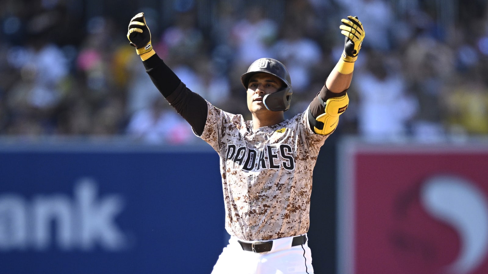 Mariners Agree to One Year Deal with Donovan Solano