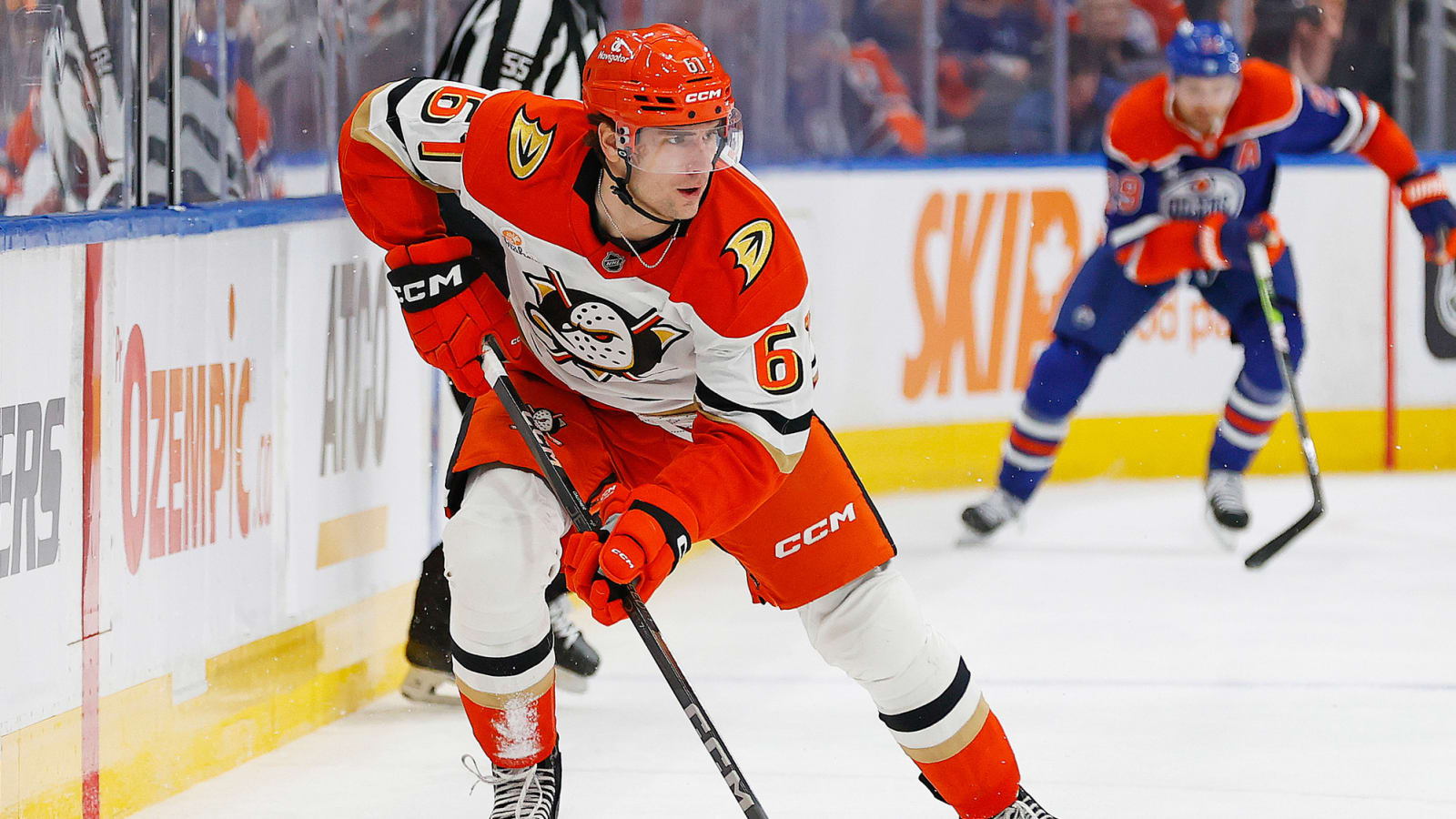 Travis Konecny Sends a Warning to Anaheim Ducks Rookie Cutter Gauthier In His First Game in Philadelphia