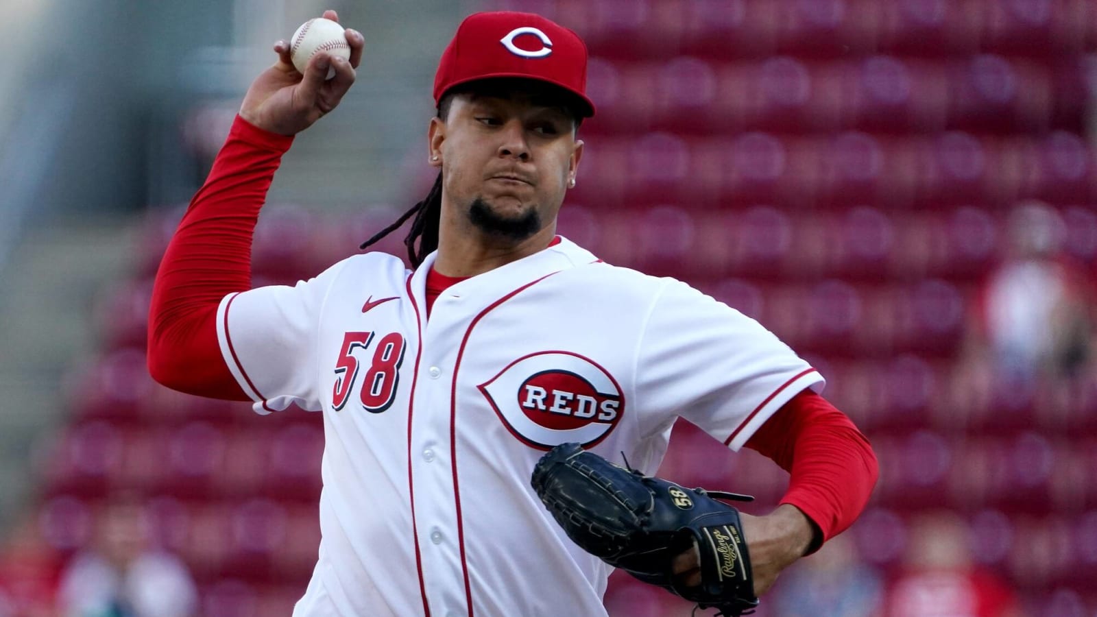 Mets linked with Reds' Luis Castillo amid injury woes