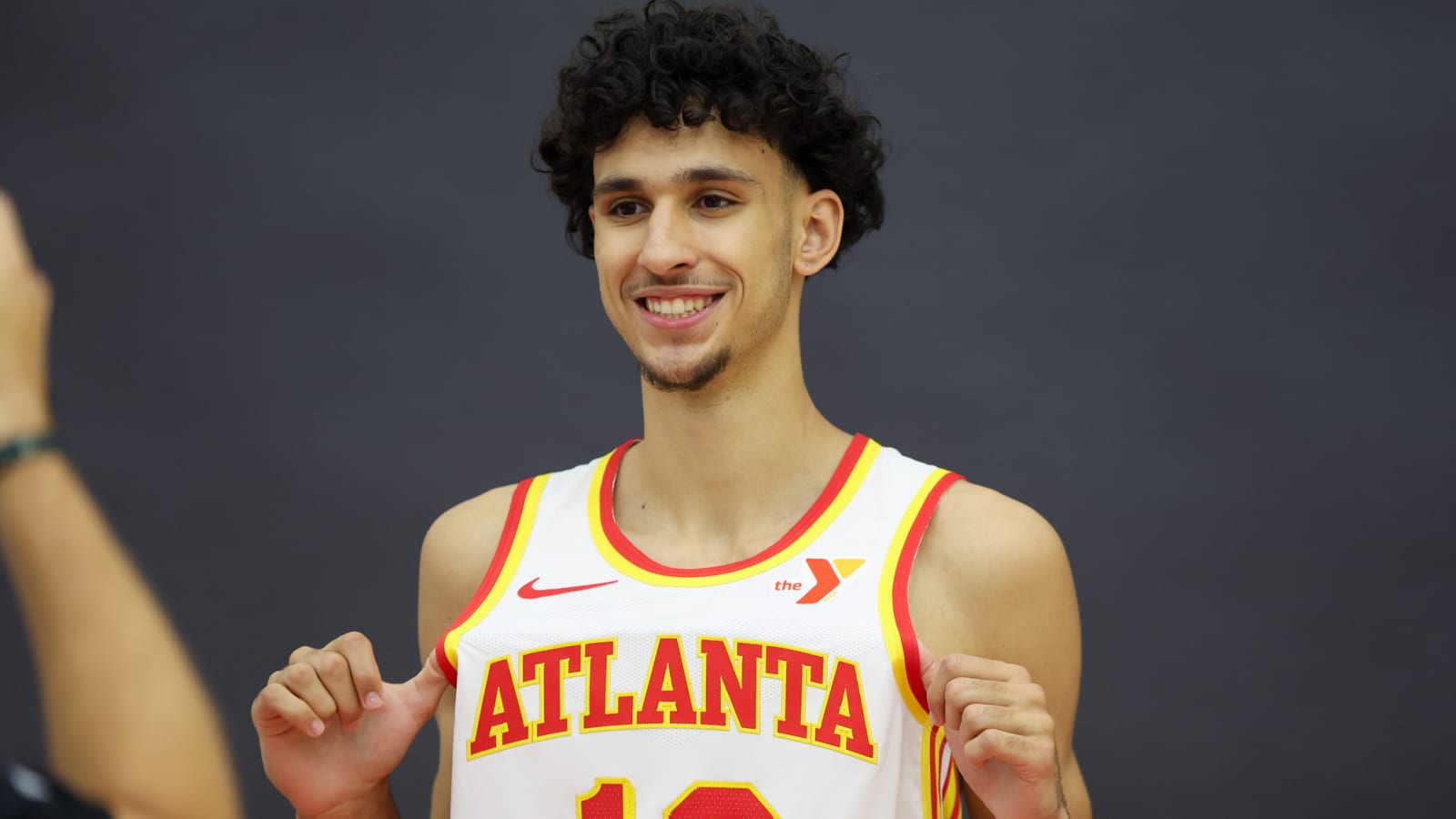 Hawks sign No. 1 pick to rookie contract