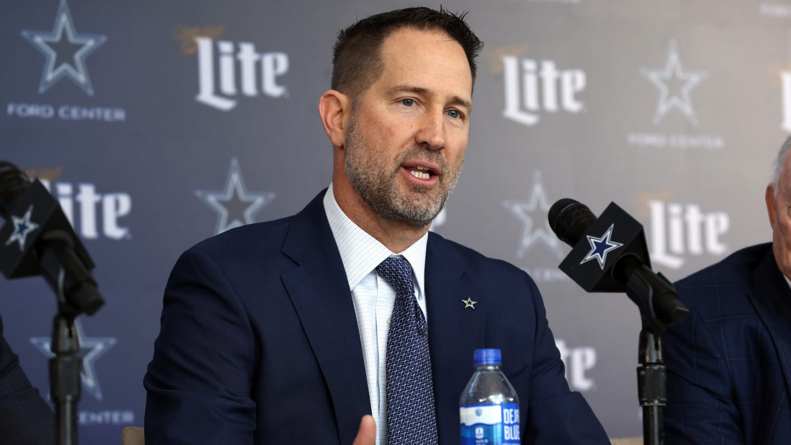 Report details how Cowboys went from McCarthy to Schottenheimer