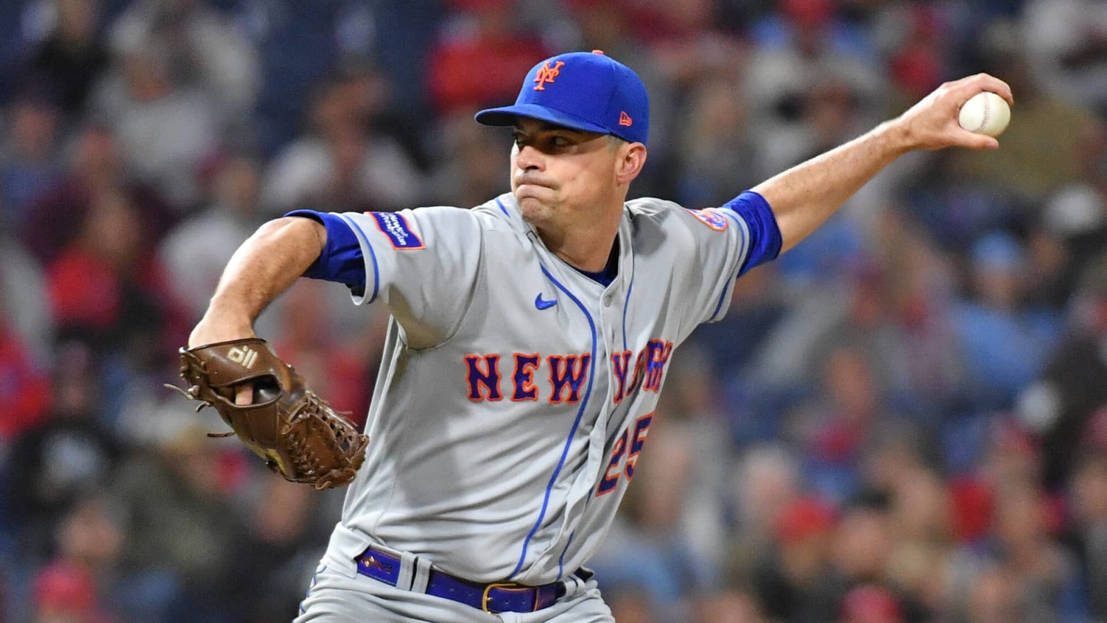 Mets exercise club option on lefty reliever