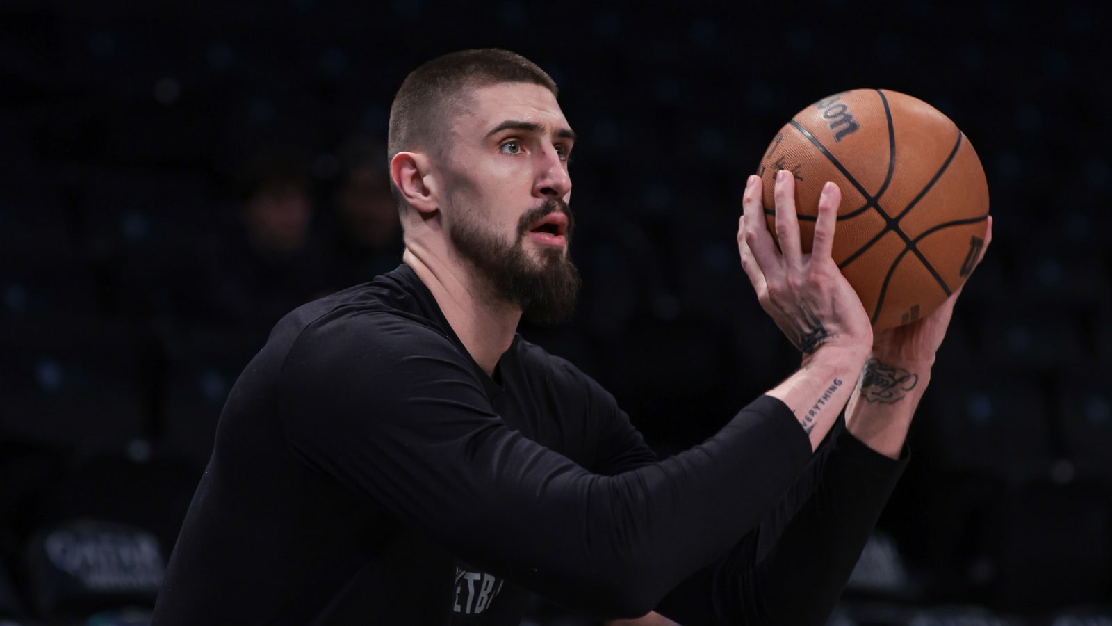Kings Bringing Back Alex Len On One-Year Deal
