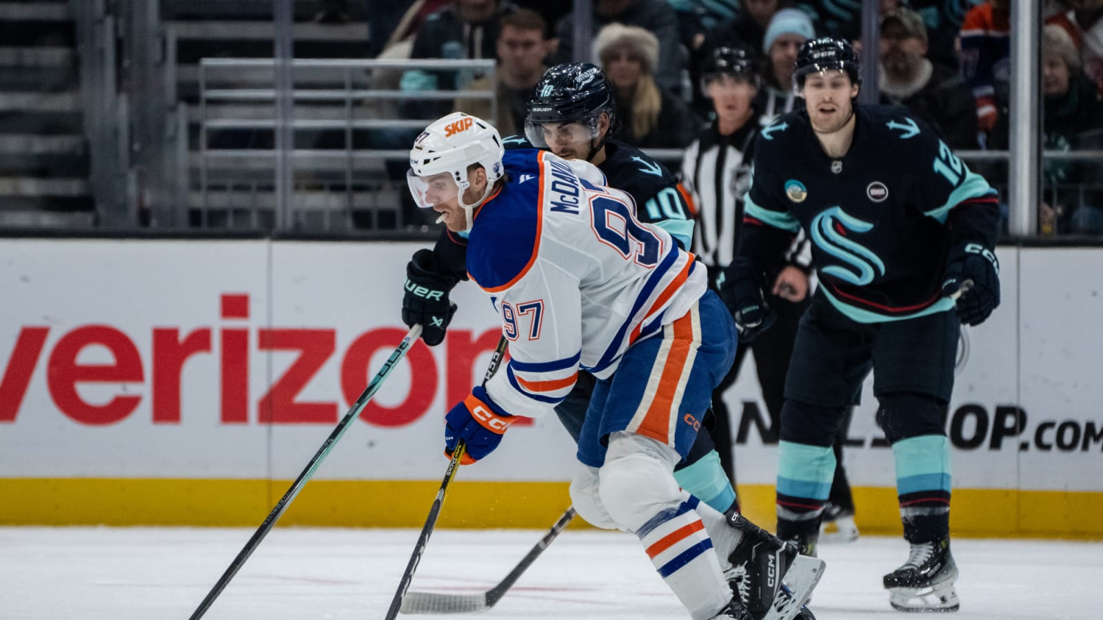 Oilers and Kraken Game Forced to Stop After Arena Malfunction, NHL Fans React