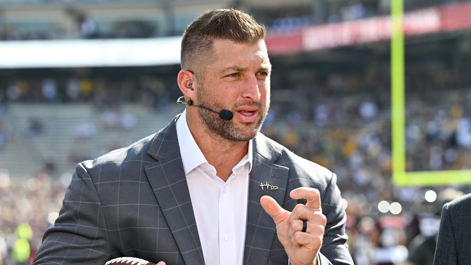 Tim Tebow reacts to Florida winning national championship