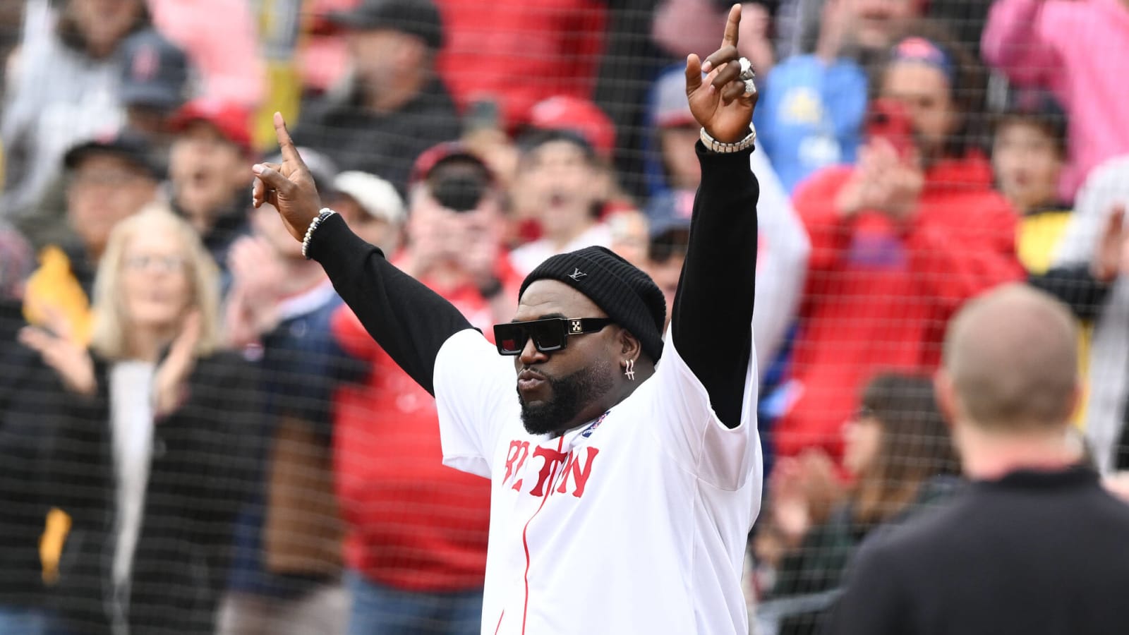 Watch: David Ortiz pranks Derek Jeter with custom Red Sox jersey