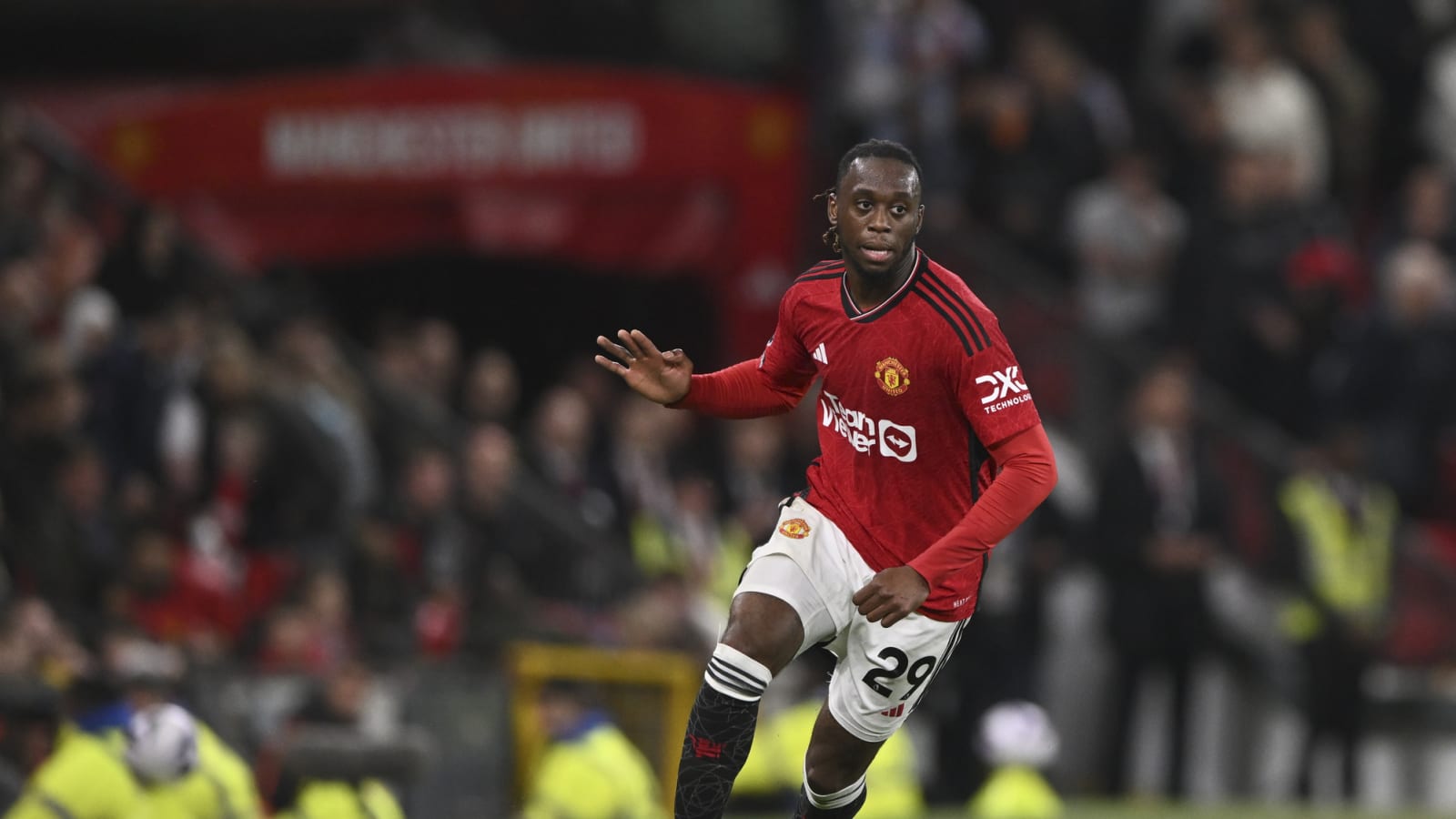 Aaron Wan-Bissaka transfer stalls over pay-off demands