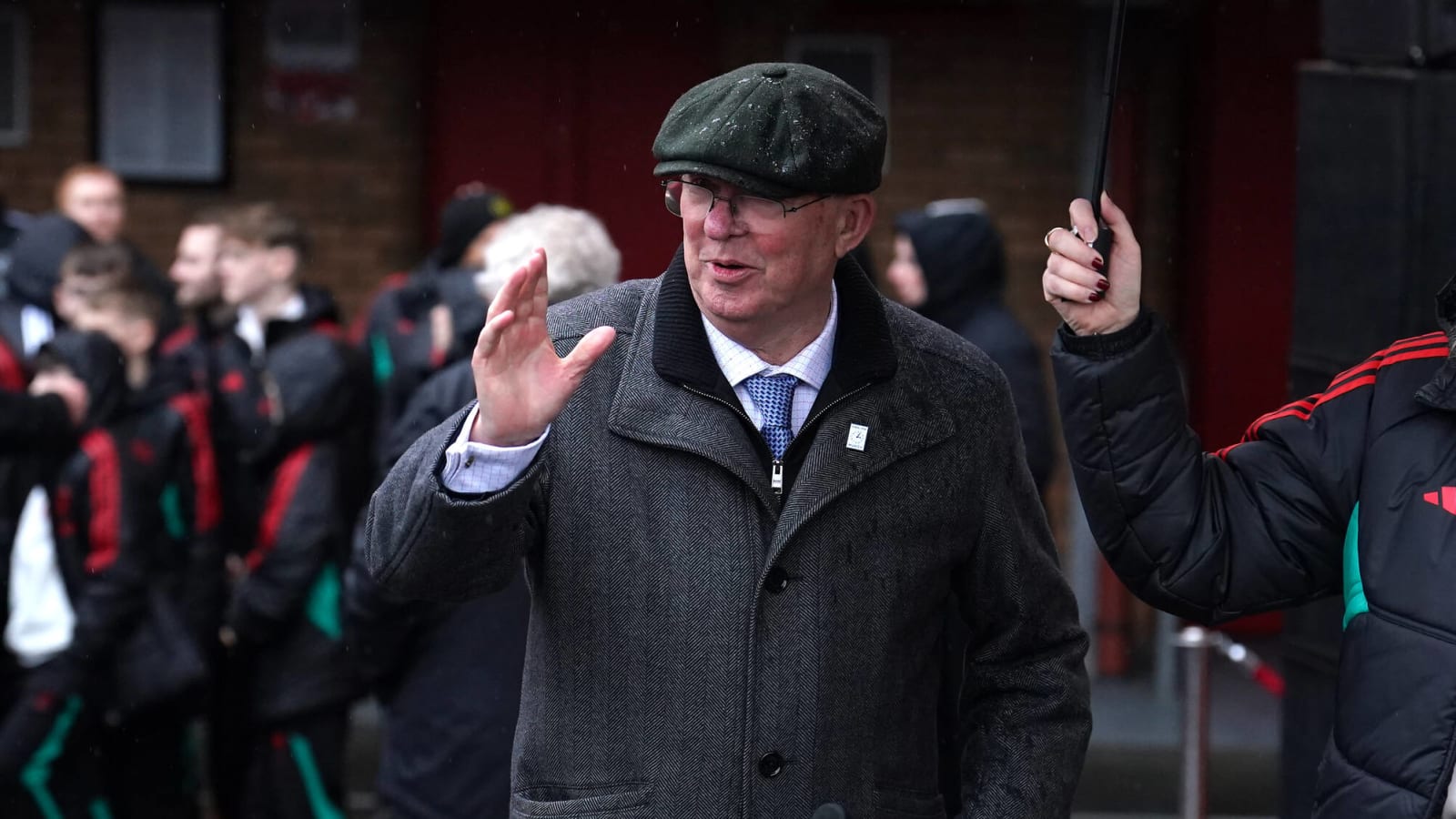 Gary Neville has disclosed the secret tactic Sir Alex Ferguson used to ...