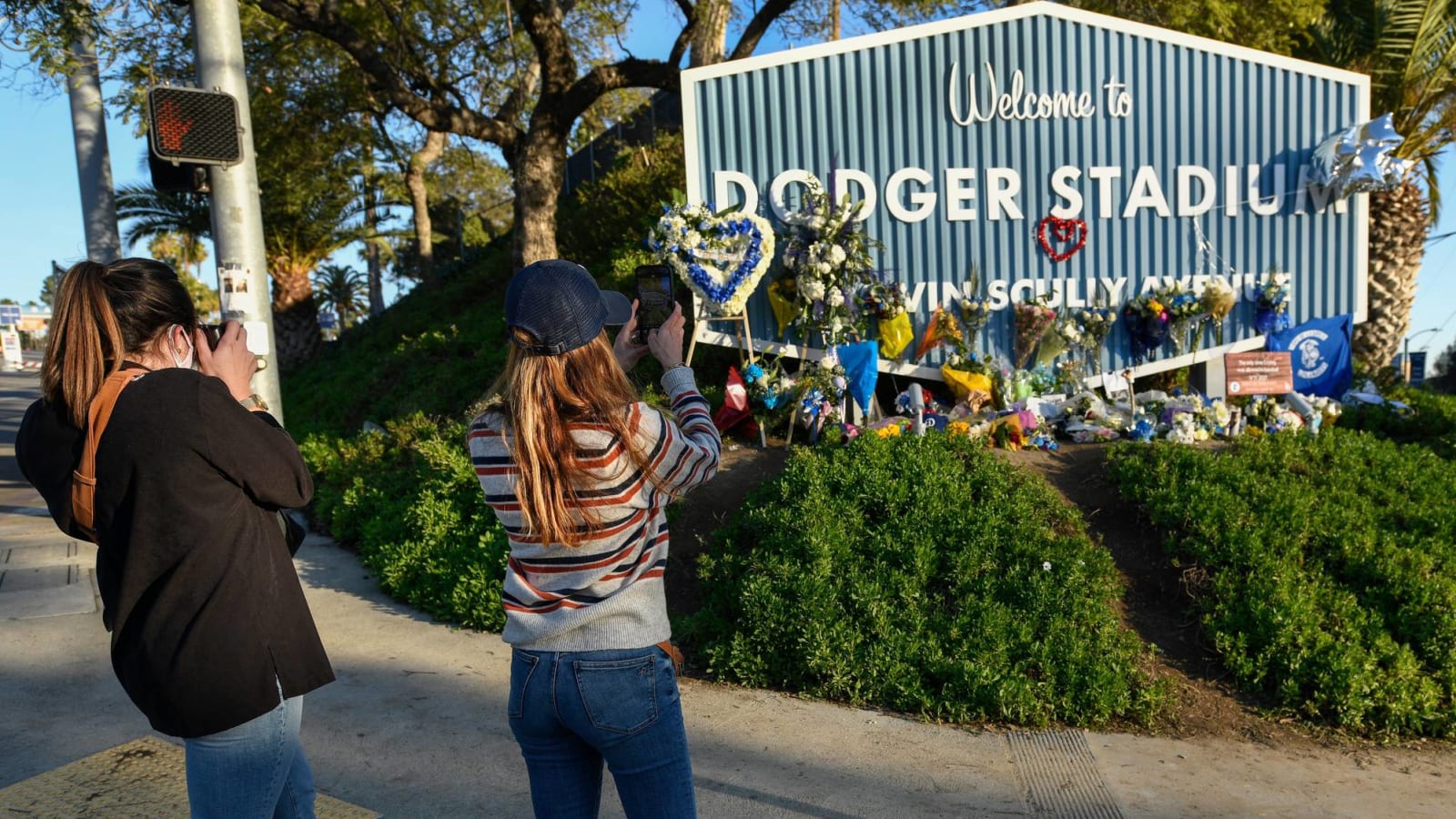 HOF manager Tommy Lasorda memorialized at Dodger Stadium service