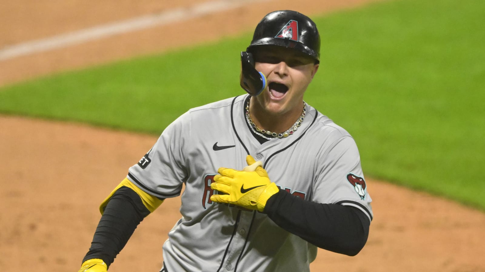 Diamondbacks interested in re-signing veteran DH
