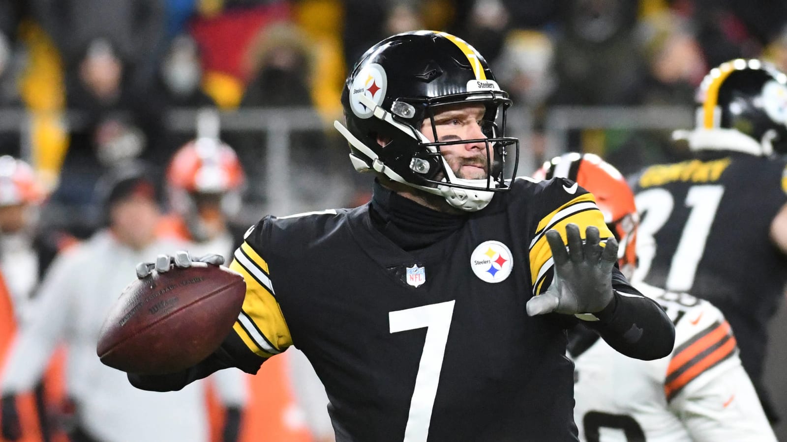 Steelers keep playoff hopes on life support with 26-14 win vs. Browns