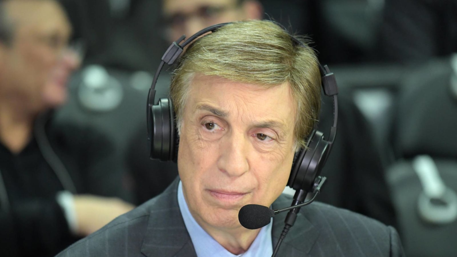 Marv Albert gives sendoff after announcing final NBA game