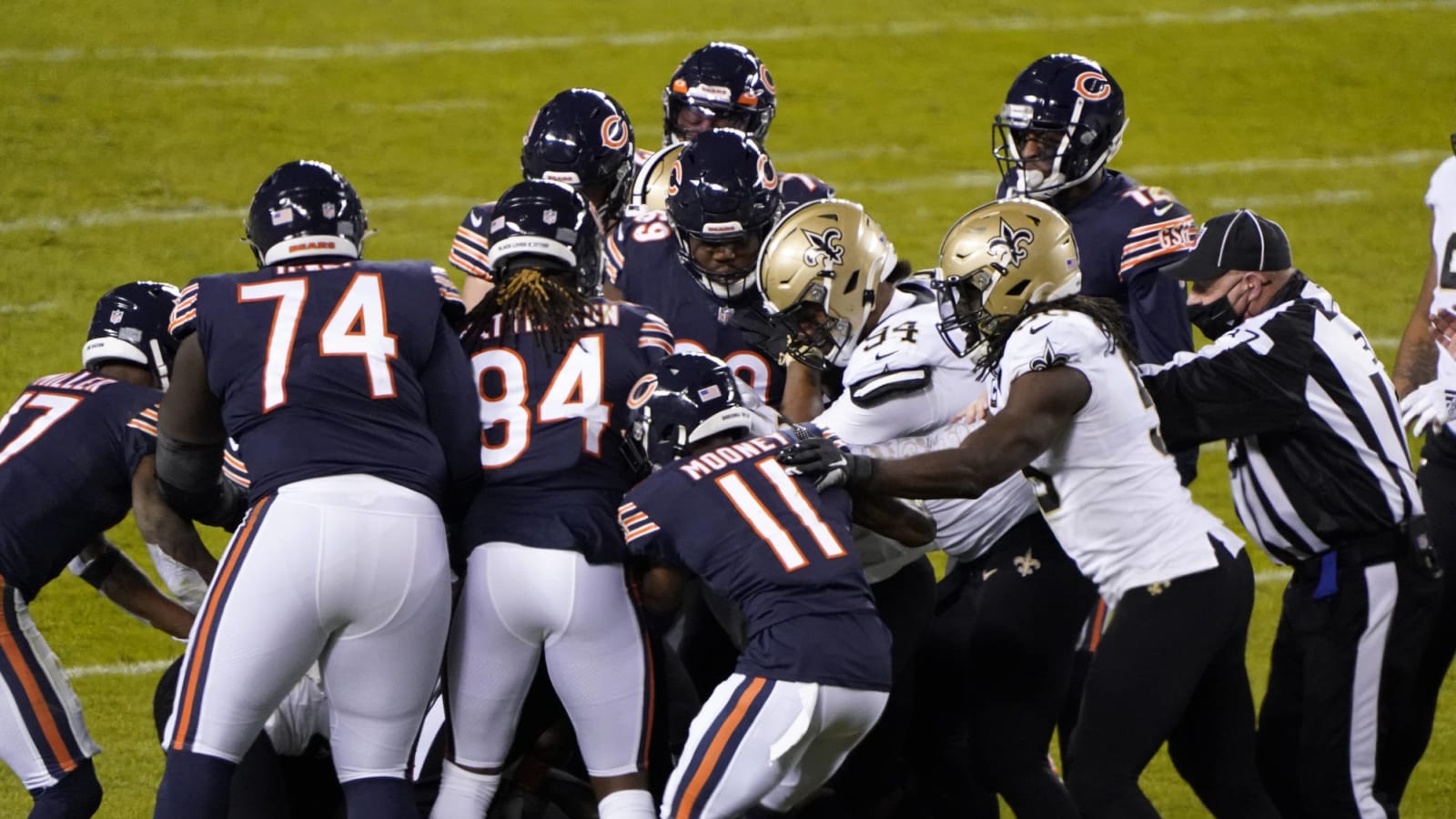 Watch: Huge fight breaks out after Bears’ Javon Wims throws punches