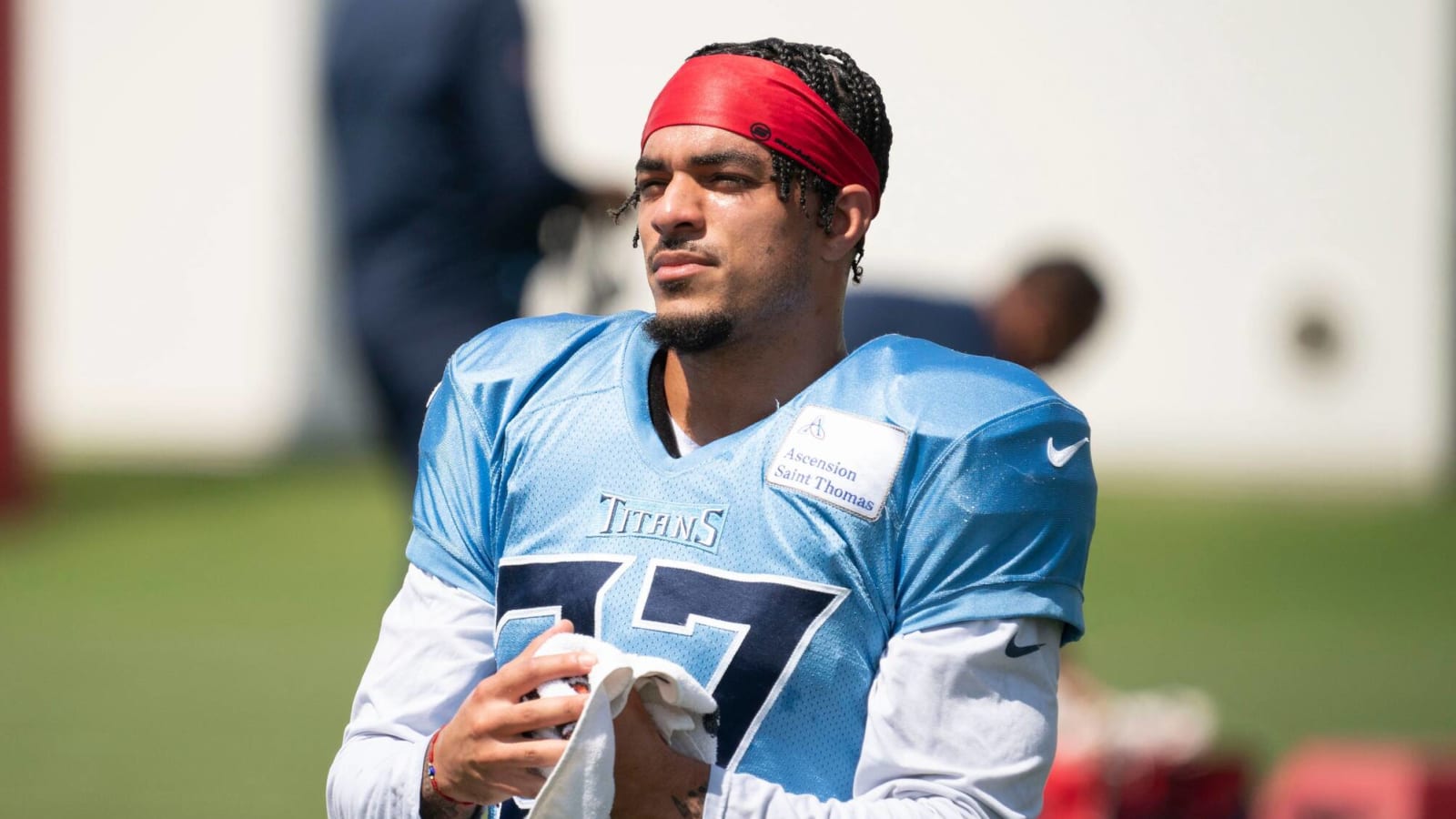 Titans, S Amani Hooker agree to three-year extension