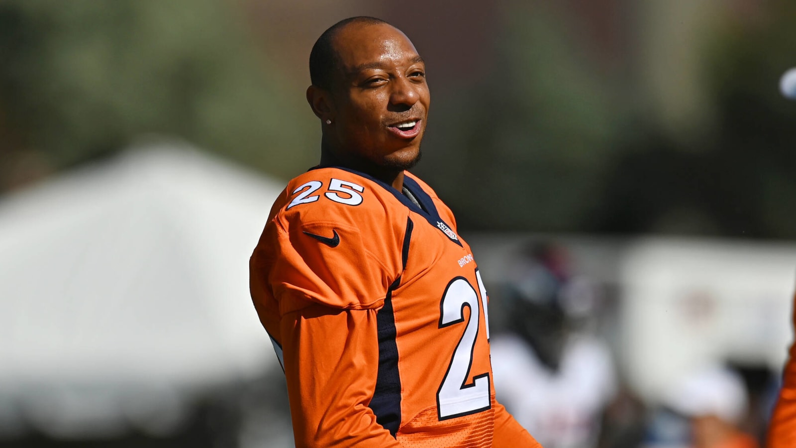 Former Broncos Pro Bowl defender announces retirement from NFL