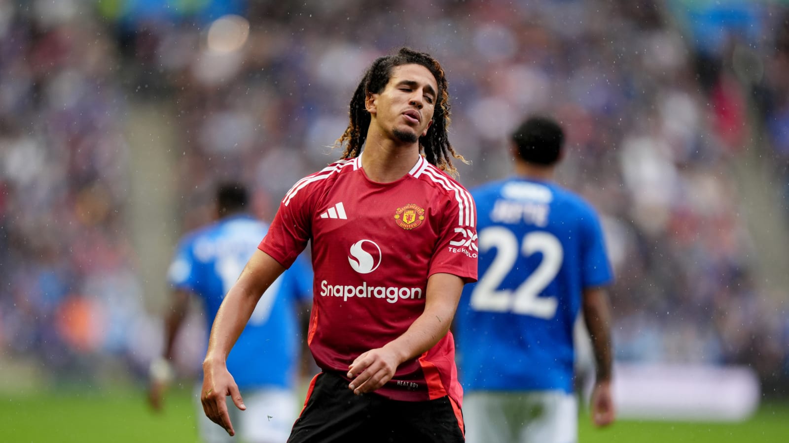 Manchester United midfielder arrives at Burnley for medical