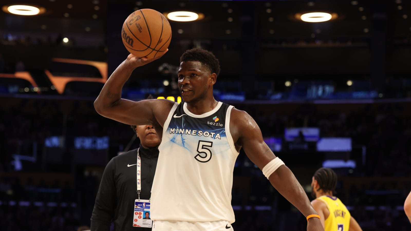 Anthony Edwards throws ball into stands after being ejected vs. Lakers