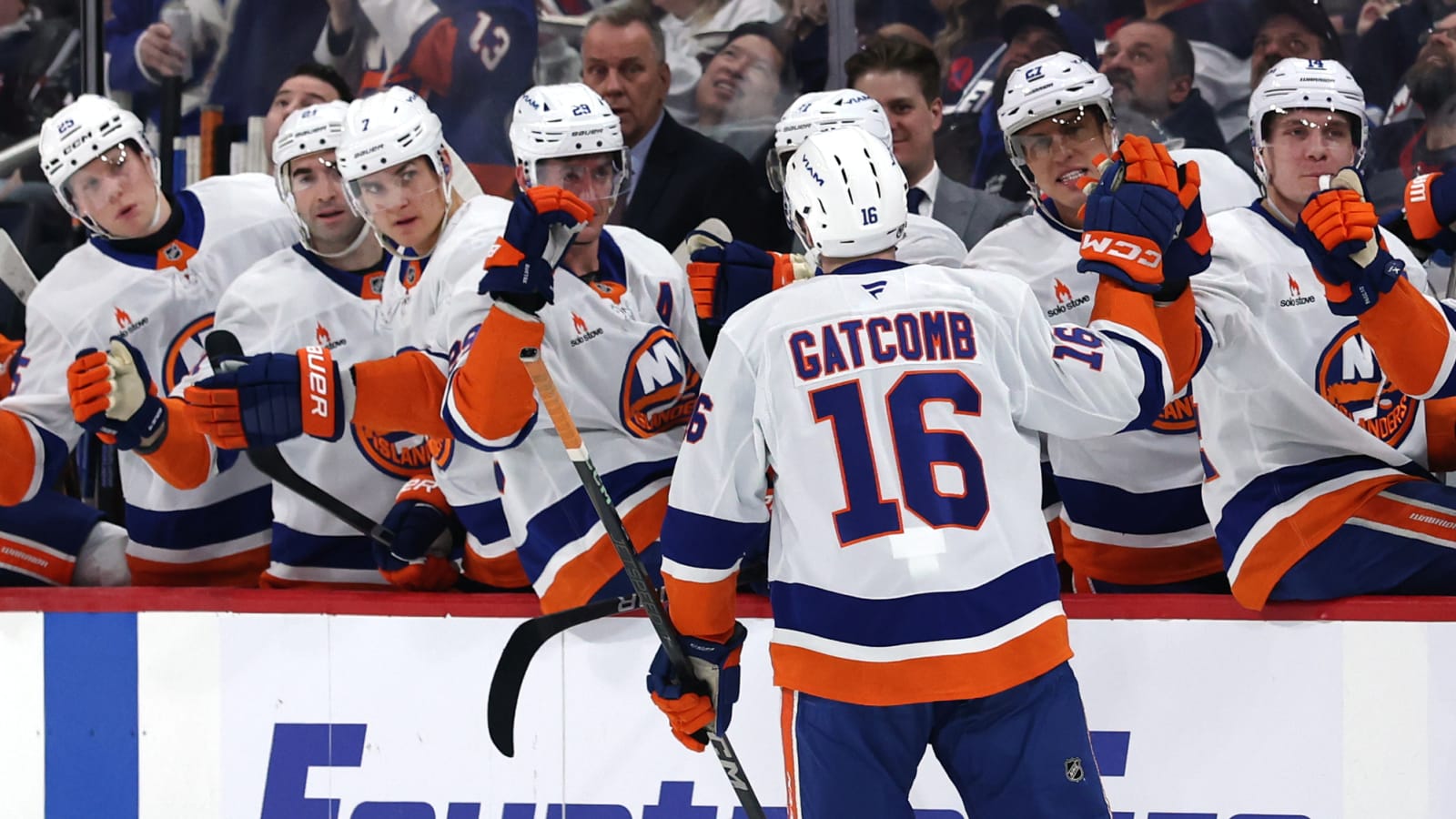 Islanders Fight, But Jets Overpower and Beat New York 4-3