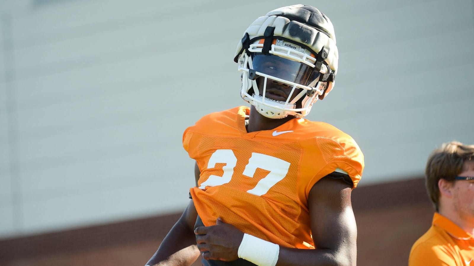 Tennessee Vols edge rusher James Pearce receives big honor from national media outlet
