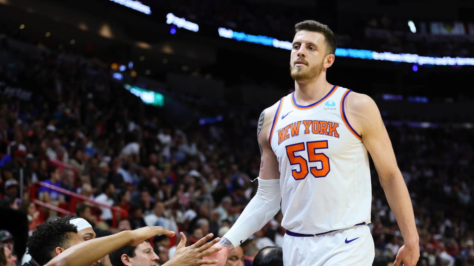 Knicks’ Isaiah Hartenstein Responds To Paul Reed’s Comments