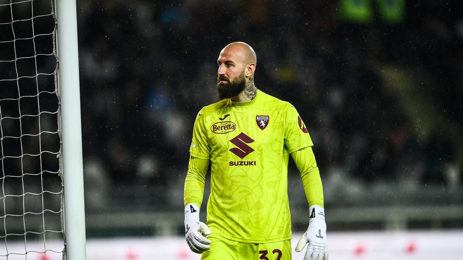 Chelsea and Man City now looking at 28-year-old goalkeeper with €20m release clause