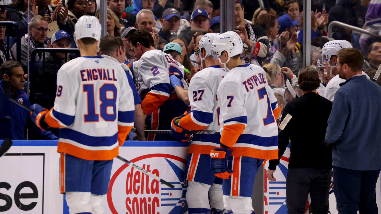 Islanders&#39; Defenseman Mike Reilly Stretchered Off Following Dangerous Hit