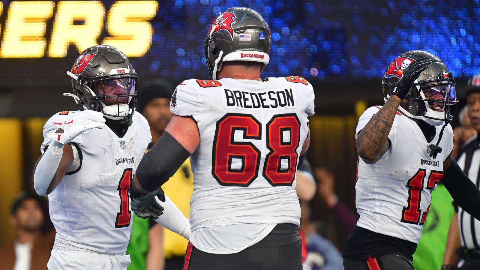 Buccaneers Need To Retain Starting OG Bredeson