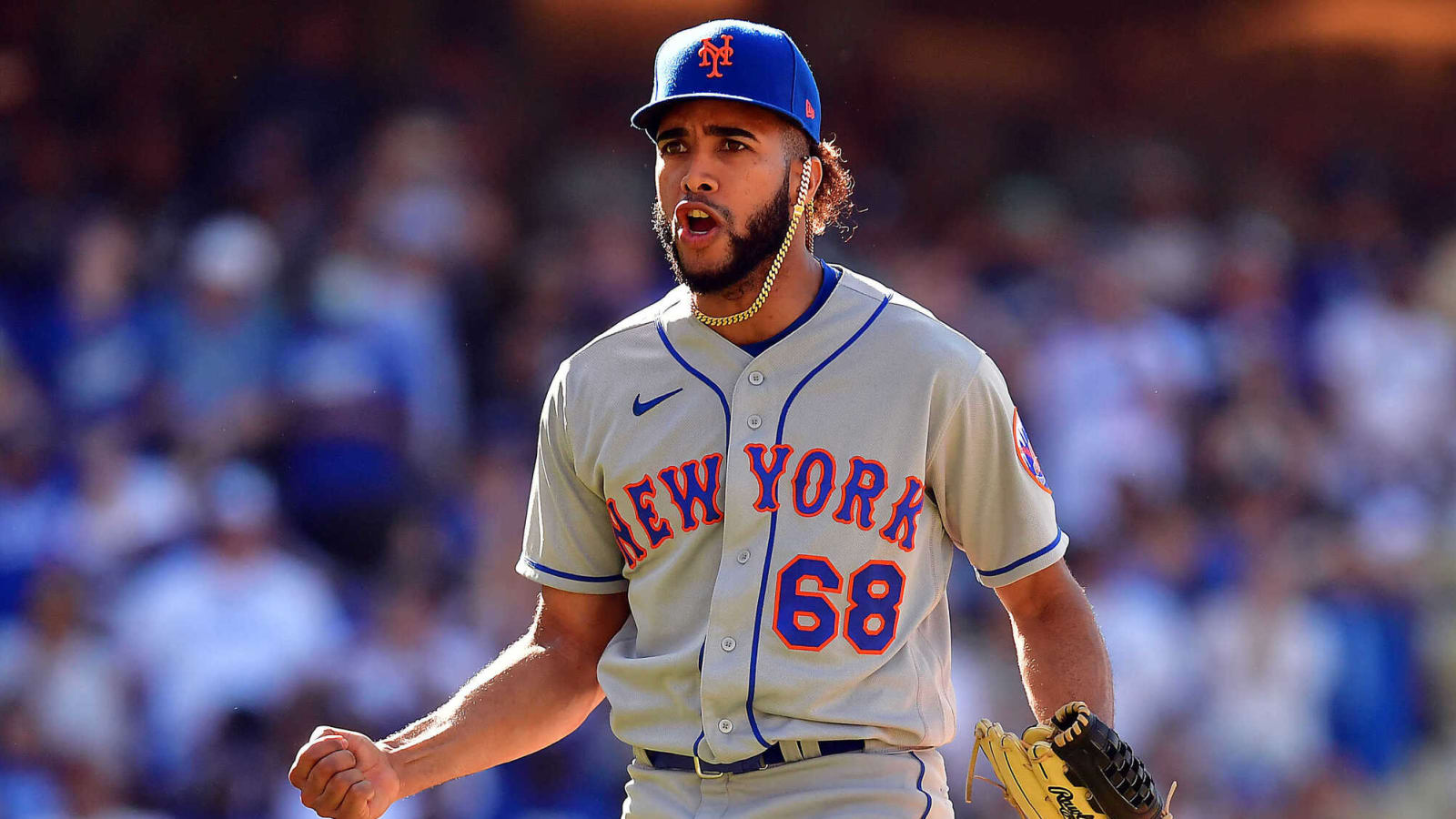 Mariners Sign Adonis Medina To Minor League Deal