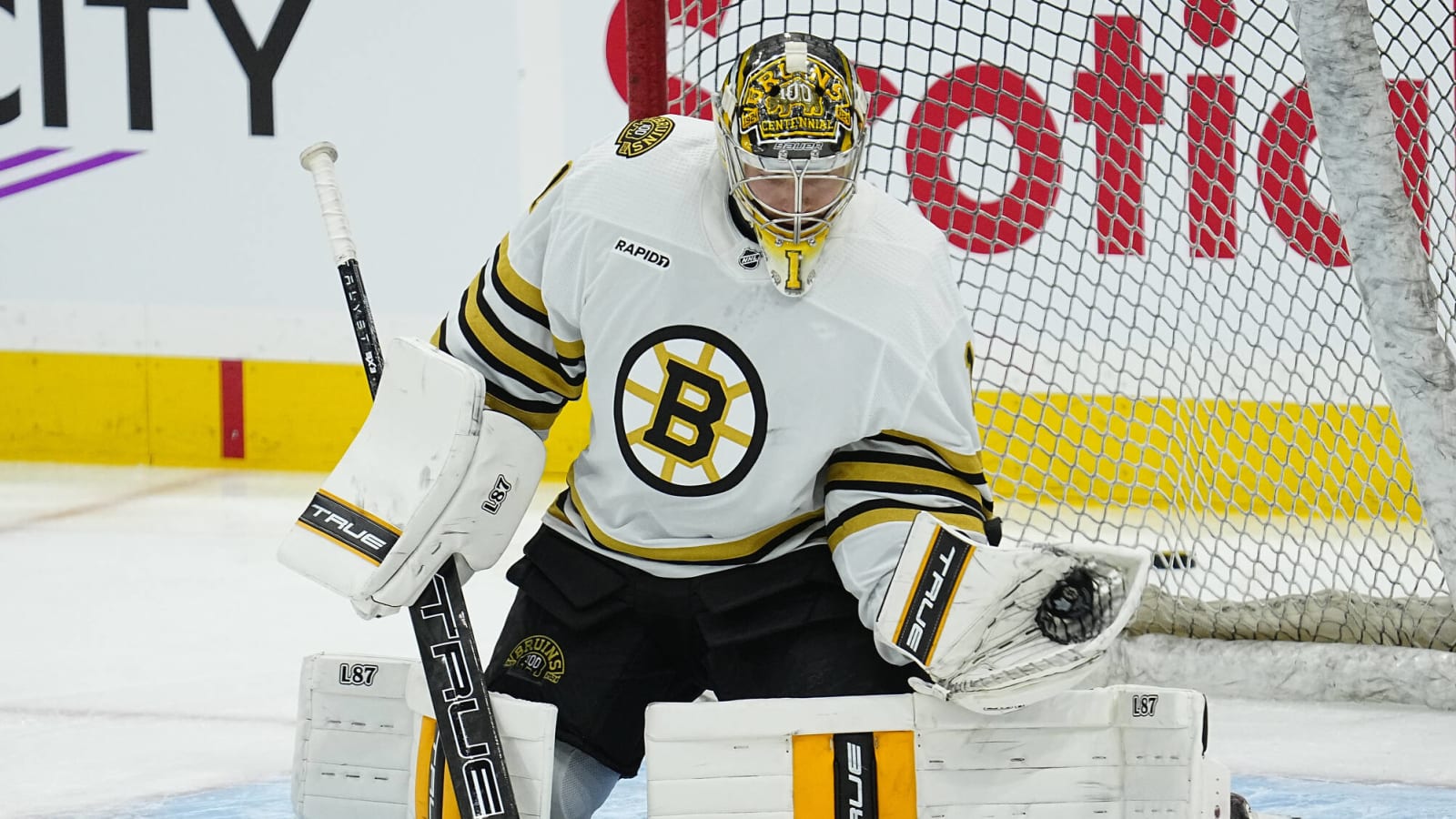 Why Boston Bruins Should Stick With Jeremy Swayman