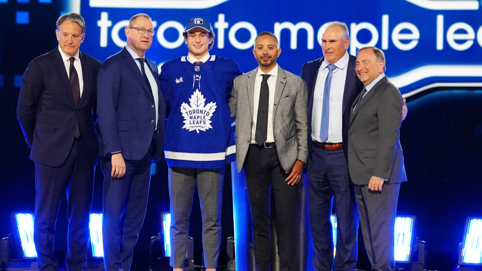 Maple Leafs rookie suffers injury from hard hit during rookie camp