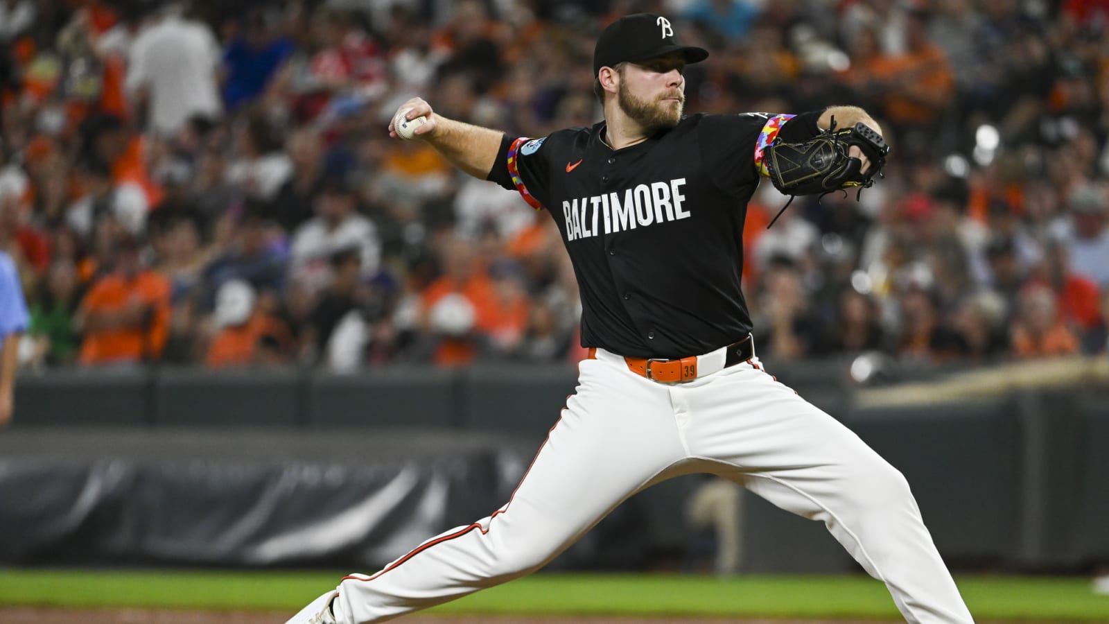 Corbin Burnes agrees to record-setting contract with NL contender
