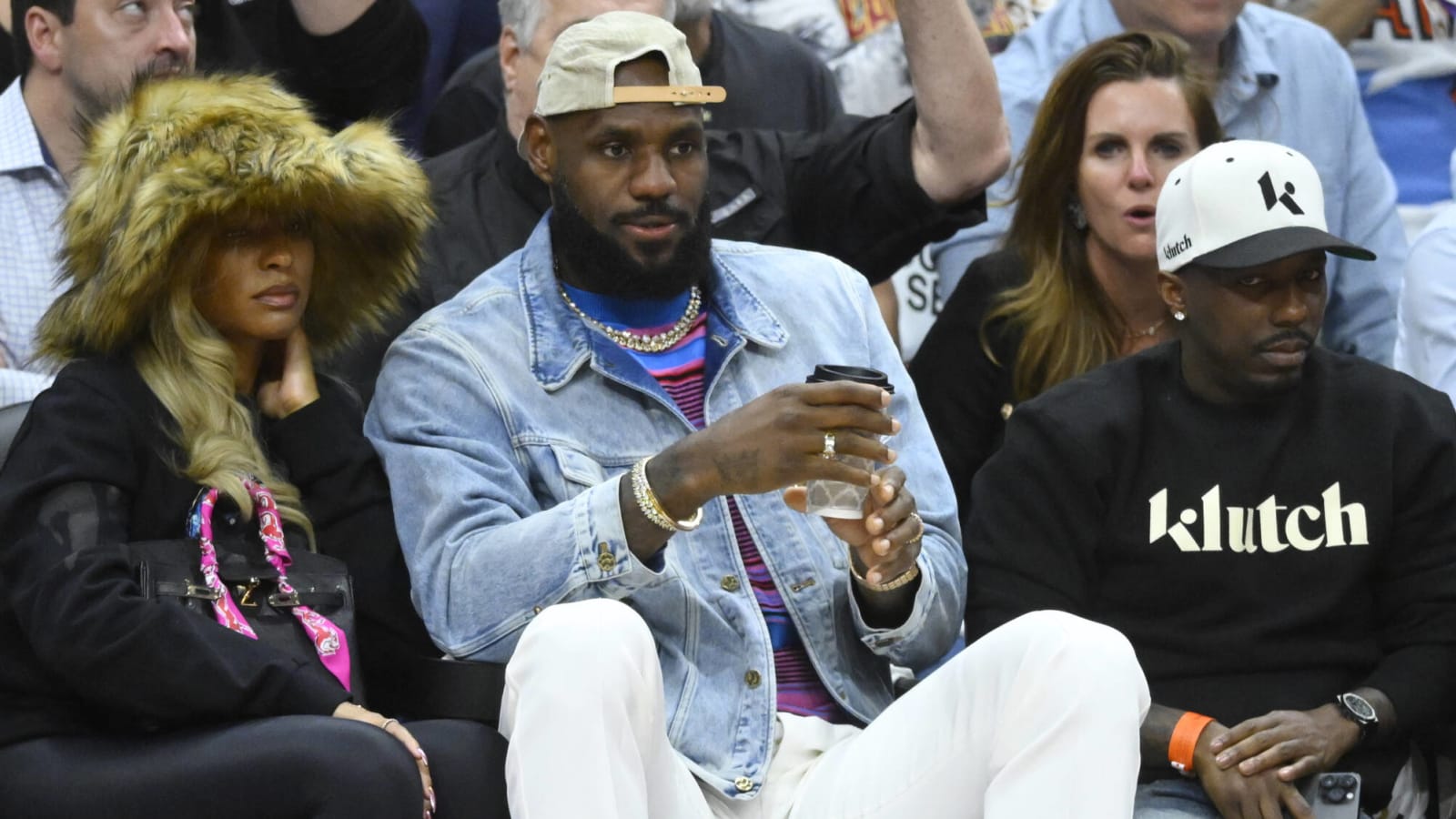 Cleveland Cavaliers: Lakers’ LeBron James Gets Awesome Ovation From Home Fans in Game 4 Appearance Vs. Celtics