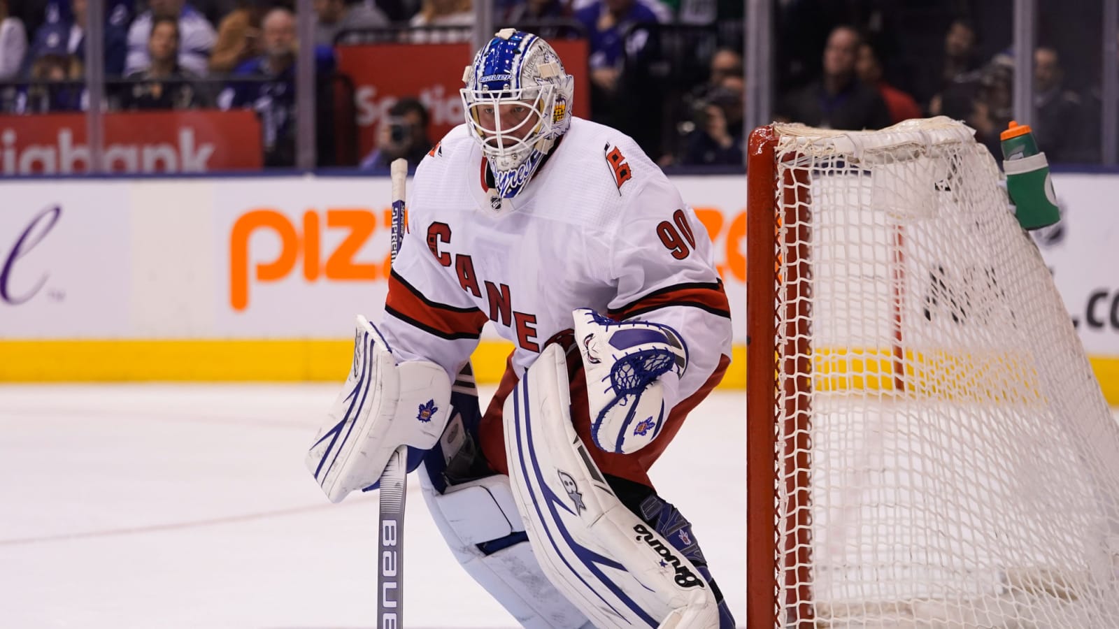 Infamous emergency goalie David Ayres signs new hockey contract