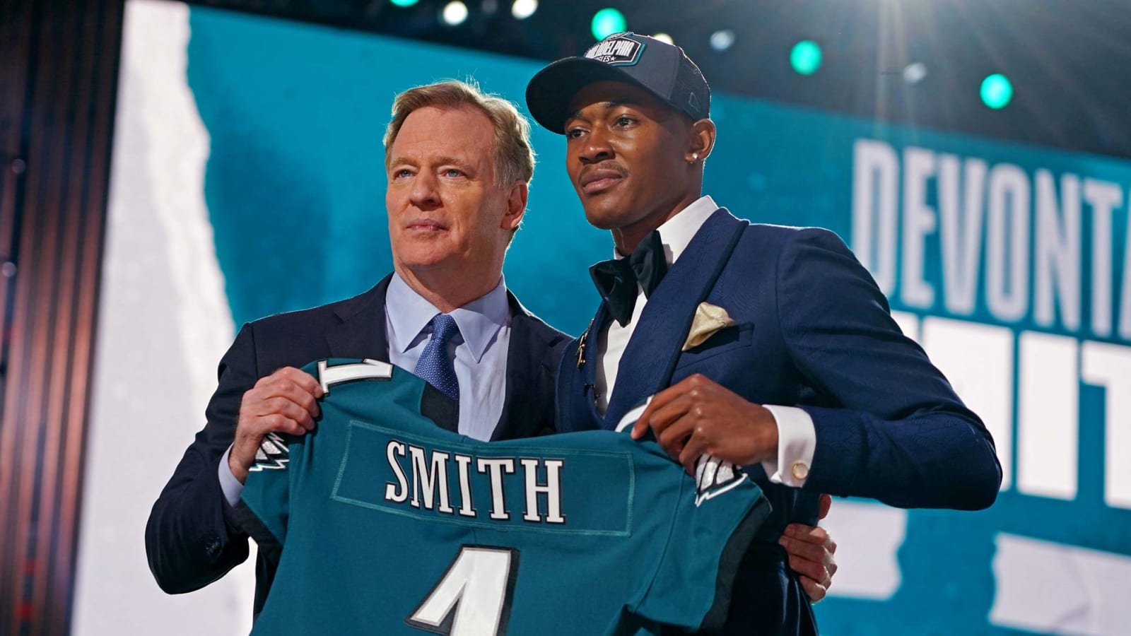 Eagles' Slay sharing 'some tips' with rookie WR Devonta Smith