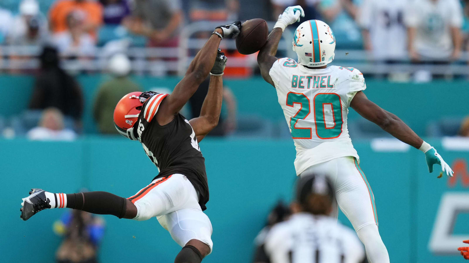 Dolphins Resign Justin Bethel