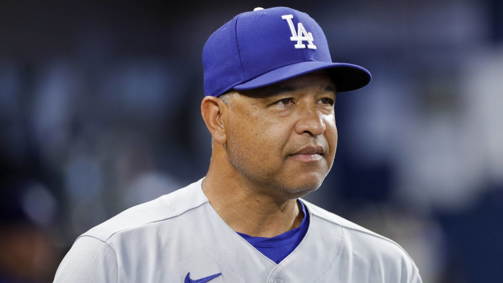 Dodgers' Dave Roberts in favor of defensive shift ban