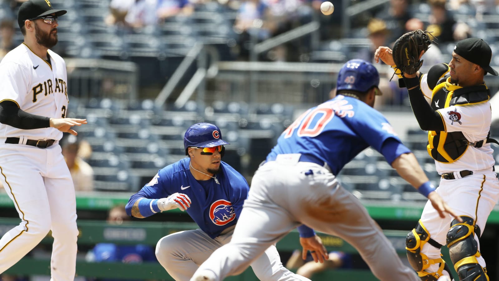 Javy Baez steals run for Cubs on hilarious rundown play