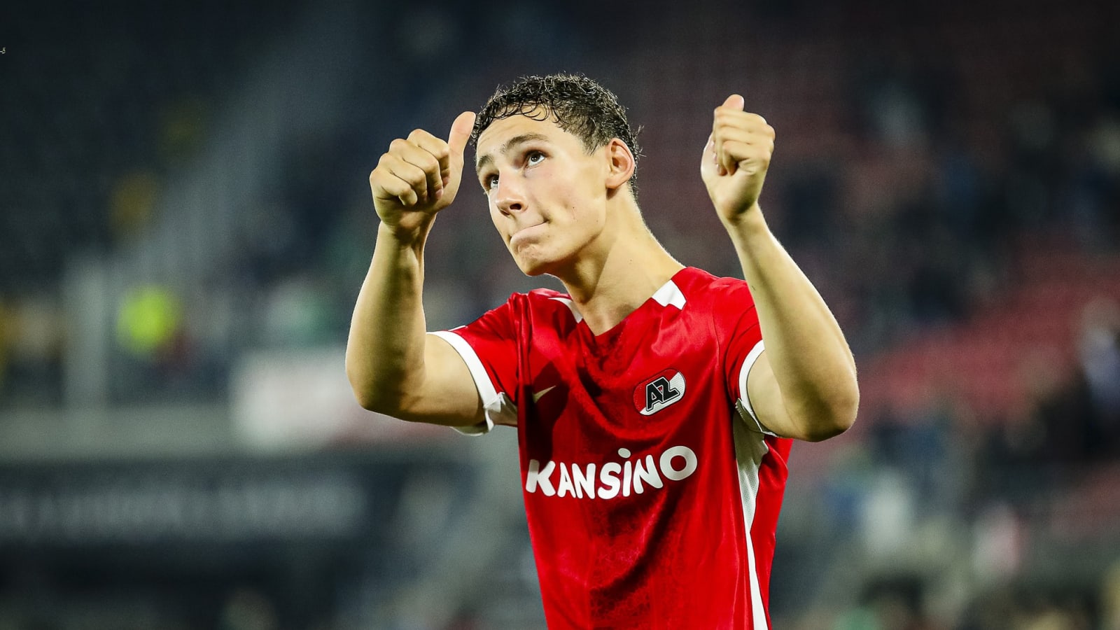 Arsenal and Manchester United target 20 y/o Eredivisie starlet; son of Dutch legend